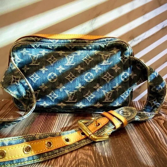 GENTLY USED - VINTAGE* LOUIS VUITTON MONOGRAM DENIM BUM BAG - Picture 9 of 10